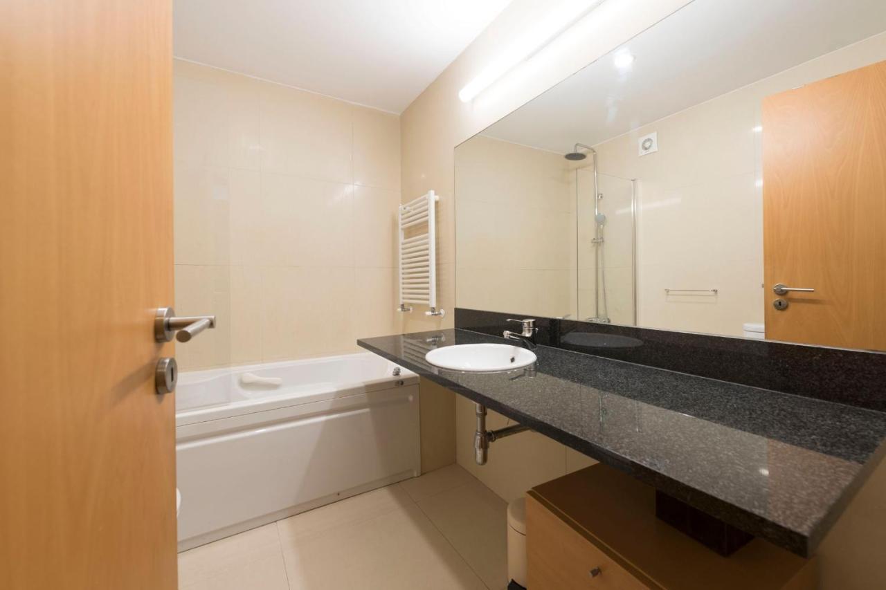 Lovelystay - Oporto Beach Apartment With 2 Free Parking Spots Матозиньюш Экстерьер фото